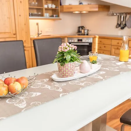 Hildegard ノイシュティフト・イム・シュトゥーバイタール